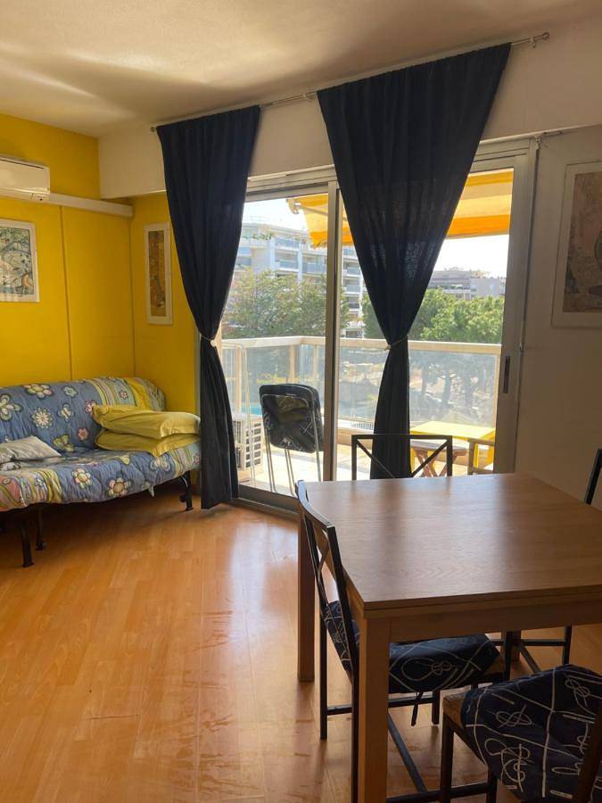 Gîte pour 4 personnes, avec piscine ainsi que vue et terrasse dans Port du Cros de cagnes - 4