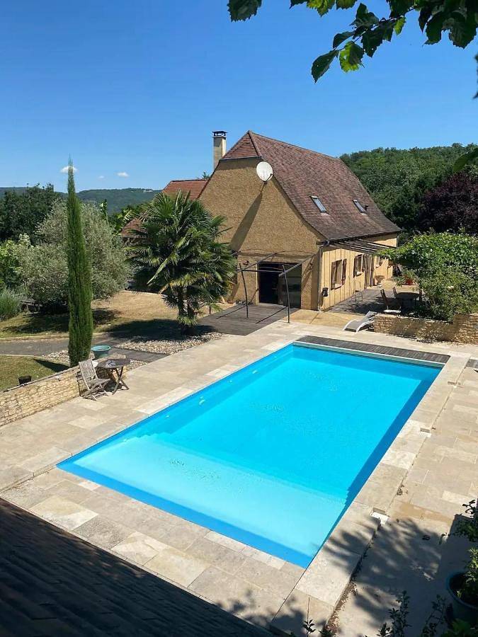 Location de vacances pour 8 personnes, avec Balcon et Jacuzzi ainsi que Terrasse et Jardin à Le Roc