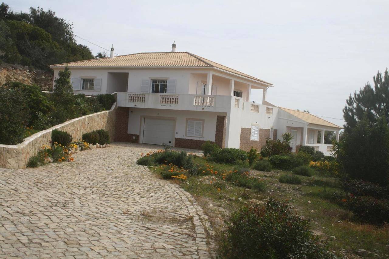 Rustic Villa Guesthouse in Santa Bárbara de Nexe, District de Faro