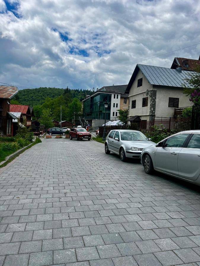 Gîte pour 2 personnes, avec jardin ainsi que terrasse et vue à Sinaia - 3