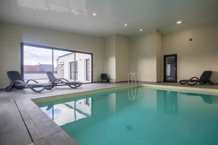 Gîte pour 10 personnes, avec Terrasse ainsi que Jardin et Piscine à Plouhinec (Morbihan)
