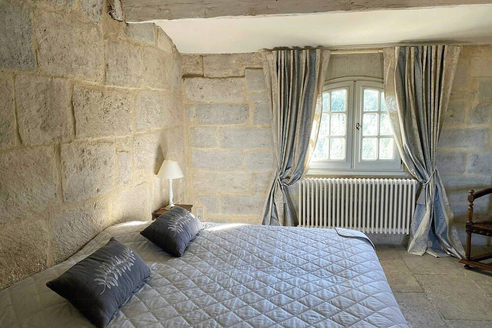Maison conventuelle médiévale dans un village provençal in Barbentane, Région d'Arles