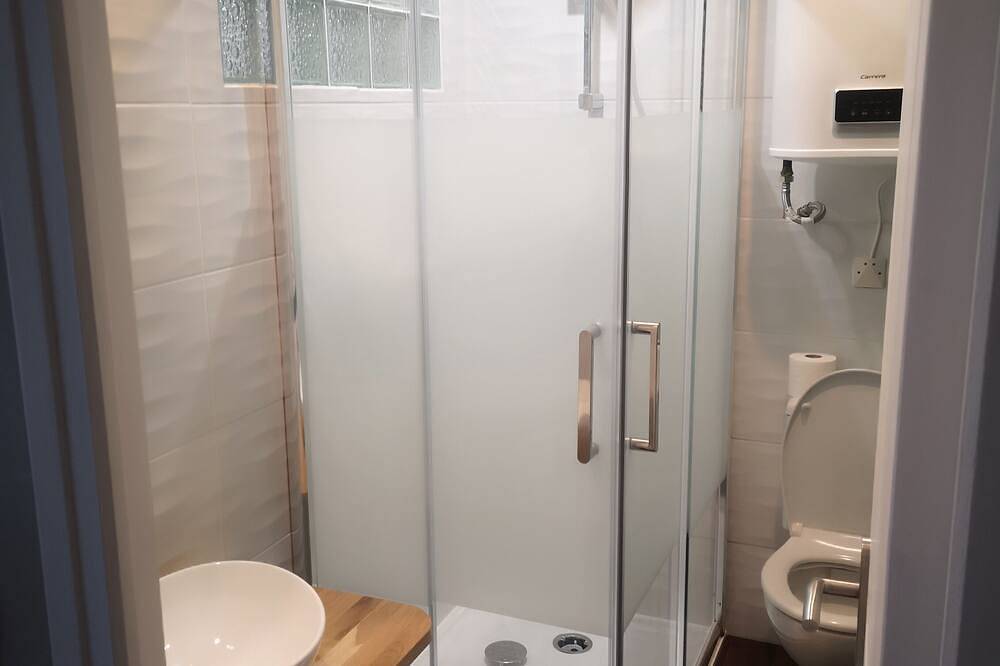 Entire apartment, L'abri Côtier, Studio Rénové Tout Confort à 50 Mètres de Plage in Luc-sur-Mer, Caen region