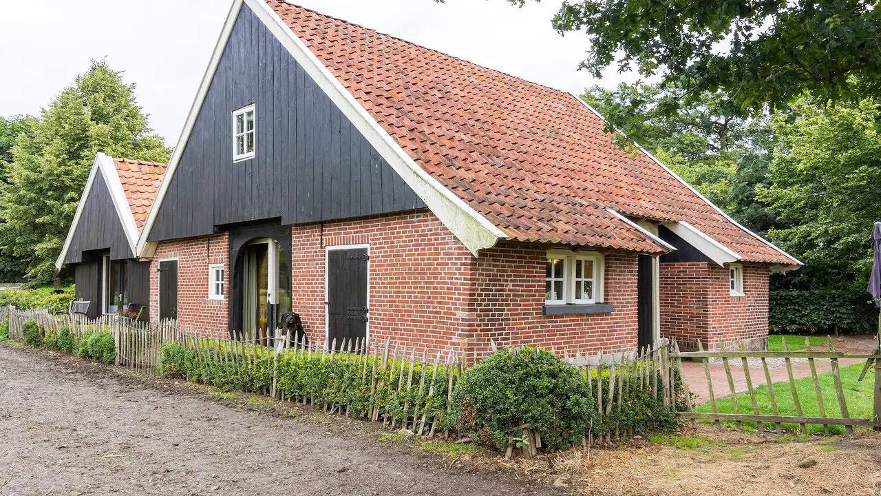 Geheel vakantieappartement, Vakantieappartement voor 7 personen met terras in Enschede, Twente