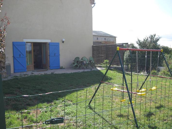 Gîte pour 5 personnes, avec piscine ainsi que jardin et terrasse
