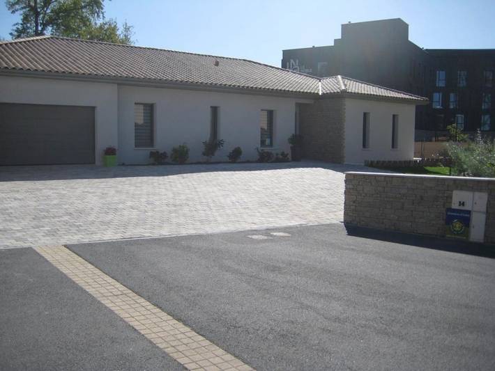 Location de vacances pour 2 personnes, avec Terrasse et Jacuzzi ainsi que Jardin et Sauna dans Beautour