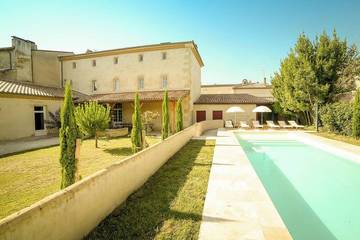 Gîte pour 15 personnes, avec jardin à Monségur