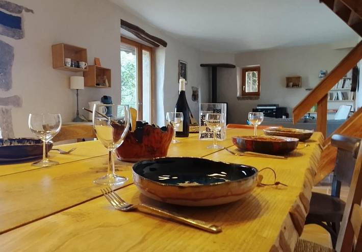 Location de vacances pour 2 personnes, avec jardin ainsi que terrasse et vue dans Cénevières - 3