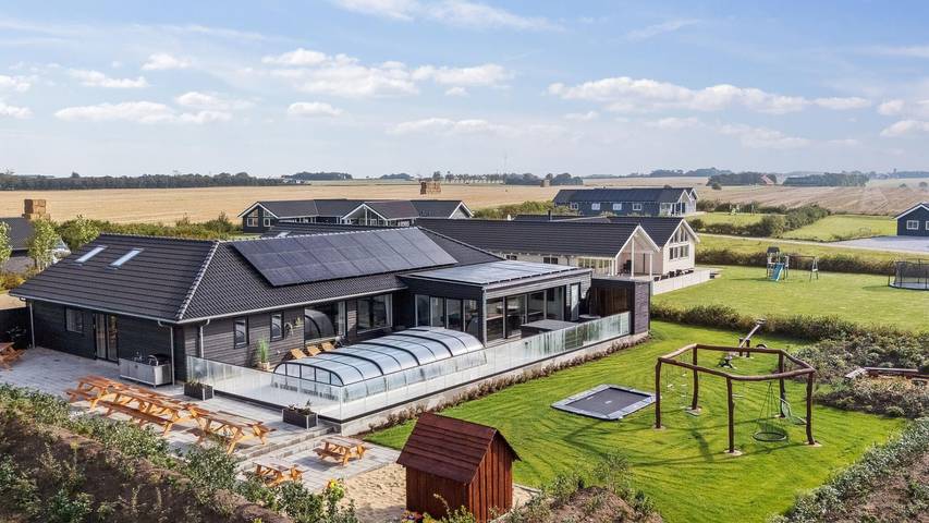 Ferienhaus für 36 Personen, mit Terrasse und Garten sowie Sauna in Hostrup Strand - 2
