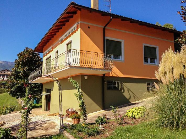 Casa vacanza per 8 persone, con Balcone e Terrazza nonché Giardino e Panorama a Brentonico