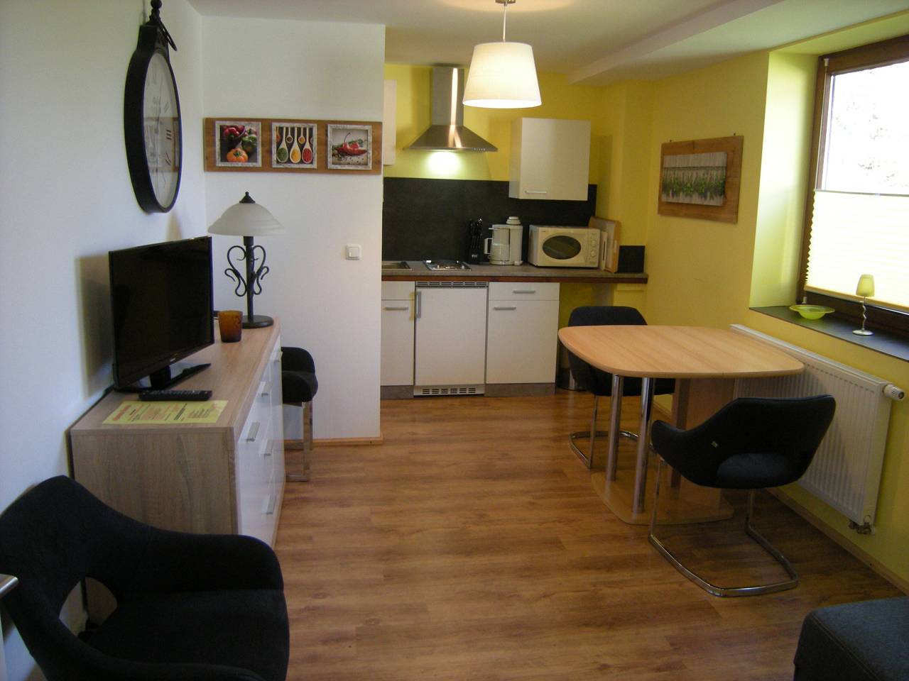 Ganze Wohnung, Ferienwohnung Bungalow 47 Untergeschoss mit Privatterrasse und kostenlosem Wi-Fi in Künzell, Rhön-Hessen