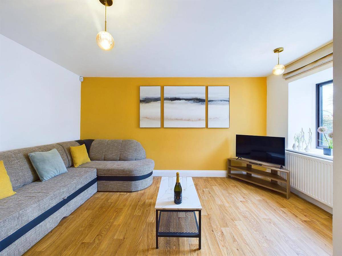 Newquay Beach House by Signature Stays - Parking - Modern - Coastal in Newquay, Cornwall
