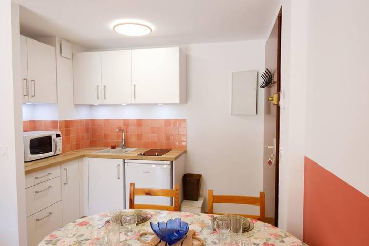 Gîte pour 4 personnes, avec jardin, adapté aux familles dans Plage de la Nartelle - 4