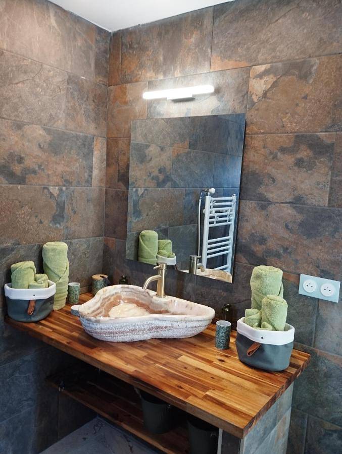 Maison d’hôte pour 2 personnes, avec Balcon et Jacuzzi ainsi que Terrasse et Jardin en Ardèche - 4