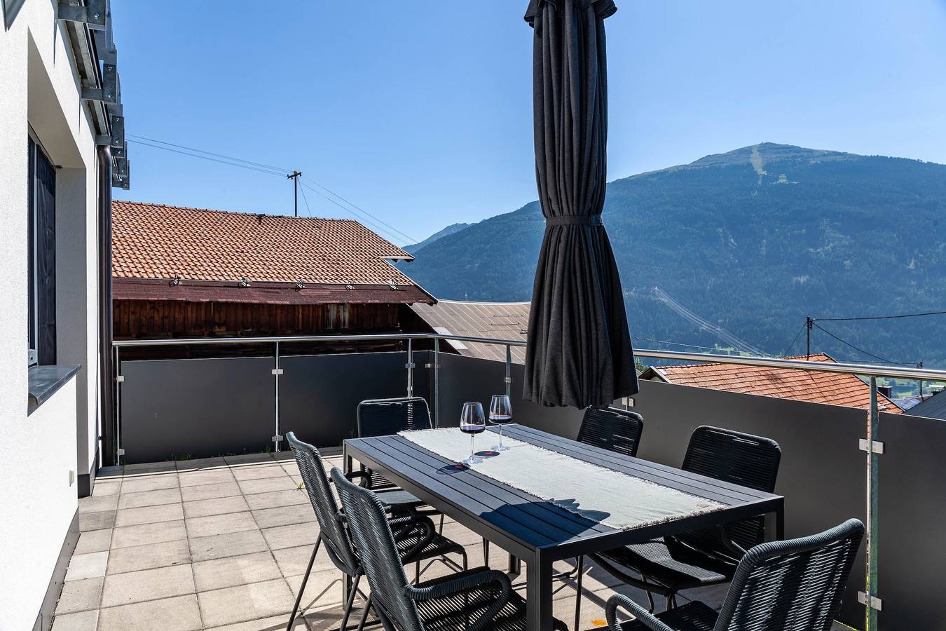 Ganze Wohnung, Ferienwohnung 'Manu's Bergblick' mit Bergblick, privater Terrasse und Wi-Fi in Kaunergrat, Arzl im Pitztal