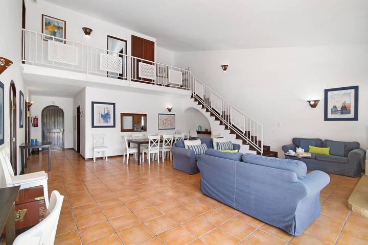 Villa 'Aveiros' with Private Pool, Wi-Fi and Air Conditioning in Albufeira e Olhos de Água, Faro District