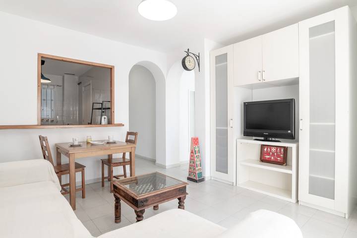 Apartamento entero, Apartamento 'Casa Aragon Conil' con vistas al mar, terraza compartida y balcón in Playa de los Bateles (Conil de la Frontera), Conil de la Frontera