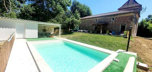 Gîte pour 11 personnes, avec piscine ainsi que jardin et vue, adapté aux familles à Pont-du-Casse