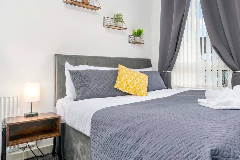 Ganze Wohnung, Four bedroom 1st floor apartment in Airdrie in Nord Lanarkshire