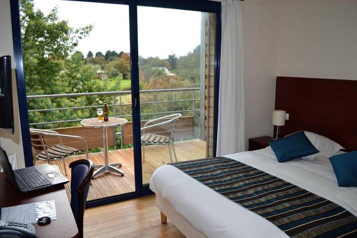 Hôtel pour 2 personnes, avec piscine ainsi que jardin et vue à Plévenon - 4