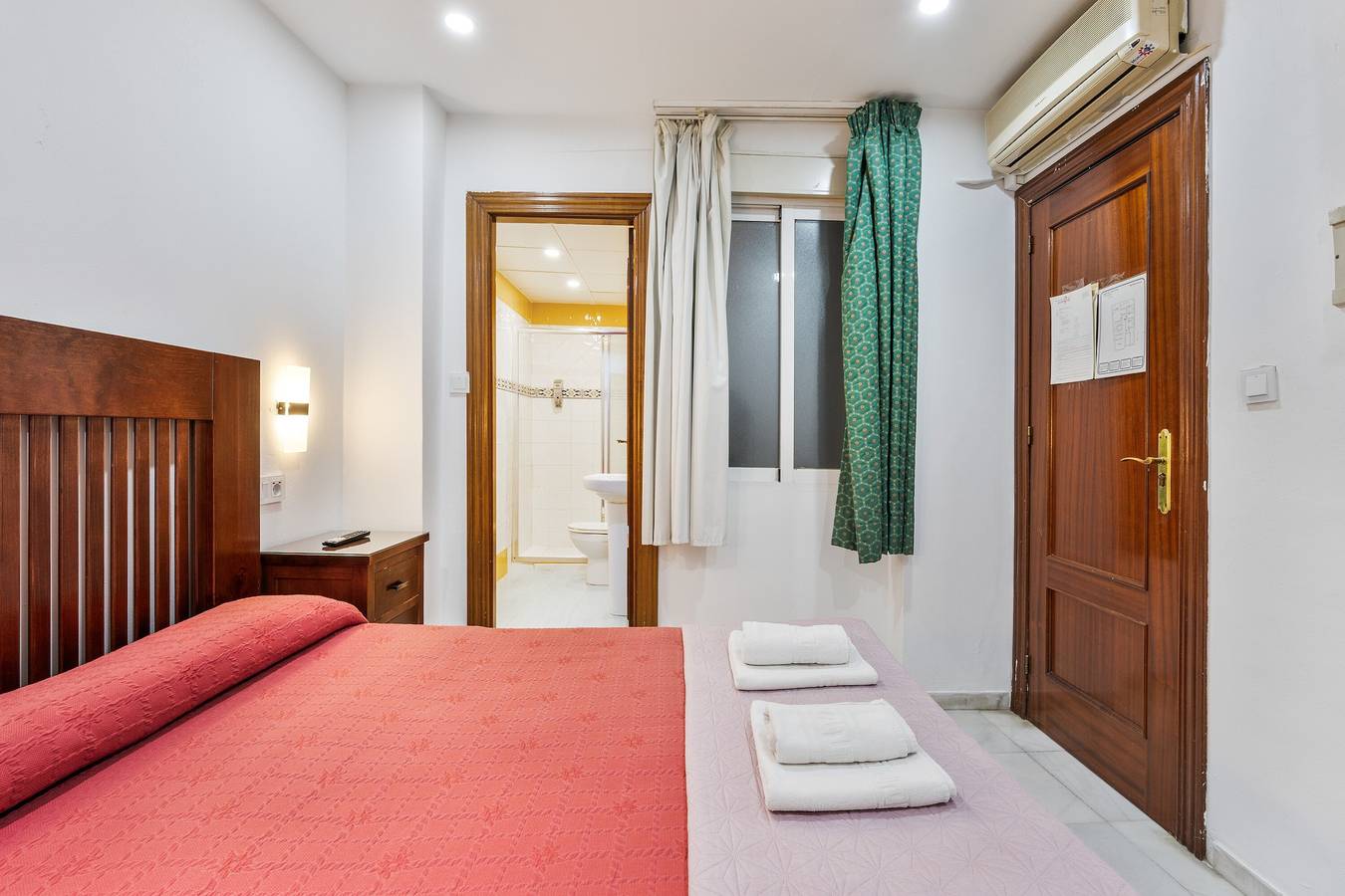 Kamer 'Habitación 103' met wifi en airconditioning in Granada, Granada Provincie