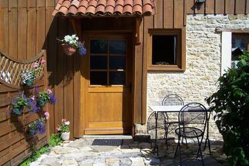Gîte pour 2 personnes, avec jardin et terrasse à Bazoges-en-Pareds