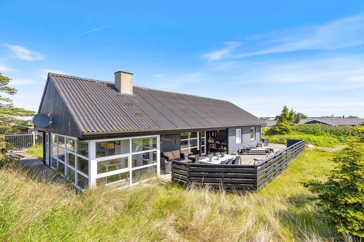 Ferienhaus für 6 Personen, mit Balkon/Terrasse und Whirlpool sowie Terrasse und Sauna in Søndervig