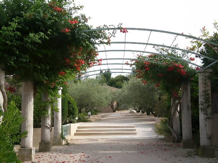 Gîte pour 4 personnes, avec jardin ainsi que piscine et terrasse à Saint-Rémy-de-Provence - 3