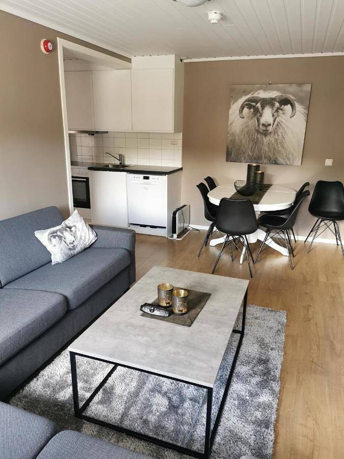 Ferienwohnung für 6 Personen, mit Whirlpool und Pool sowie Sauna und Ausblick in Lesja