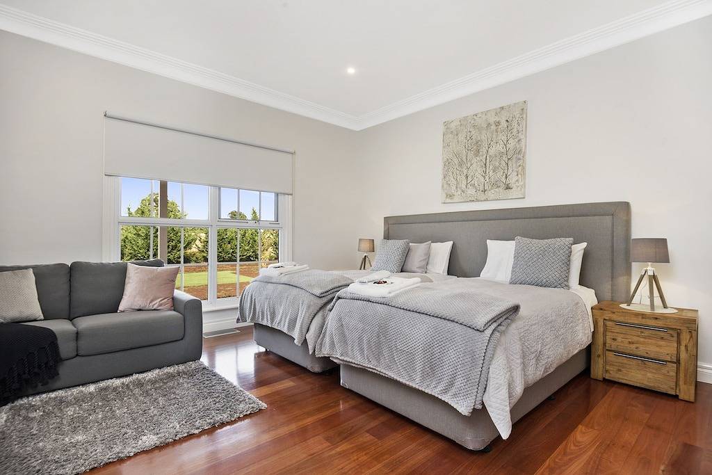 Mesmerising Holiday House with lake views! in Lyonville, Hepburn Shire