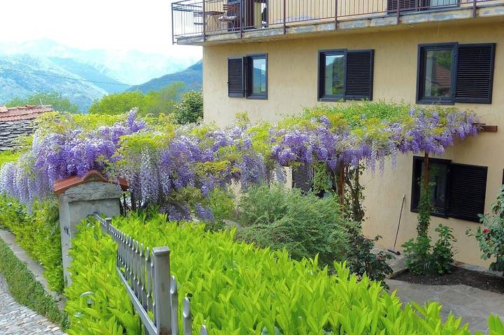 Ferienhaus für 6 Personen, mit Balkon und Terrasse in Maccagno con Pino e Veddasca