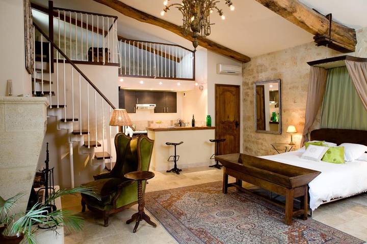 Gîte pour 3 personnes, avec Jacuzzi et Terrasse ainsi que Jardin et Piscine à Lussac