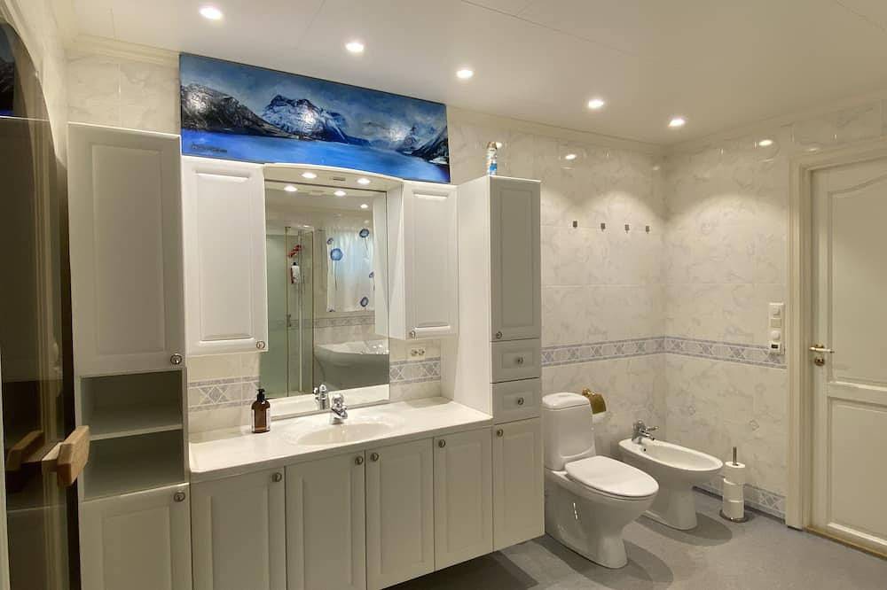 Spectacular Norwegian Fjord with unbeatable view, sauna and hot tub in Ørsta