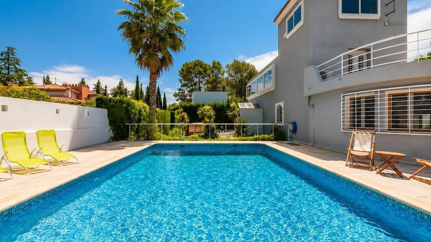 Villa für 8 Personen, mit Balkon/Terrasse - 1