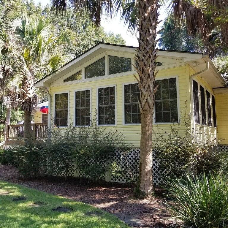 Quiet beach cottage with unique local attractions nearby in Fort Fremont, Beaufort County