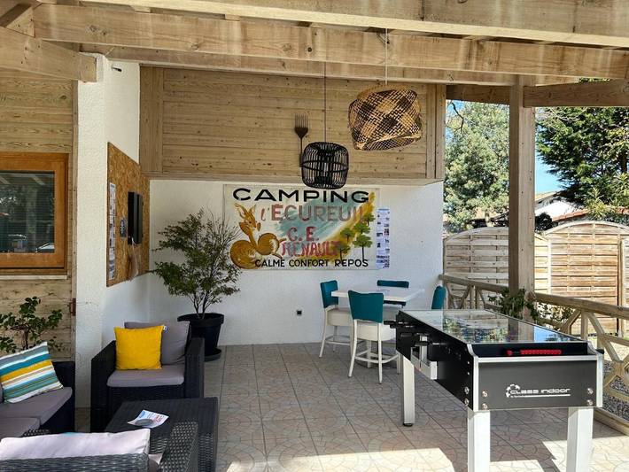 Camping pour 4 personnes, avec terrasse et piscine à Arès - 2