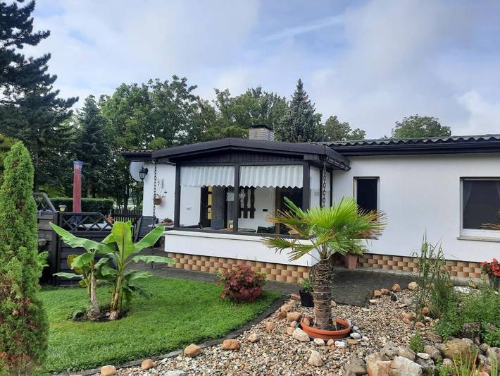 Ferienwohnung für 3 Personen, mit Terrasse und Garten sowie Seeblick und Ausblick in Braunsbedra
