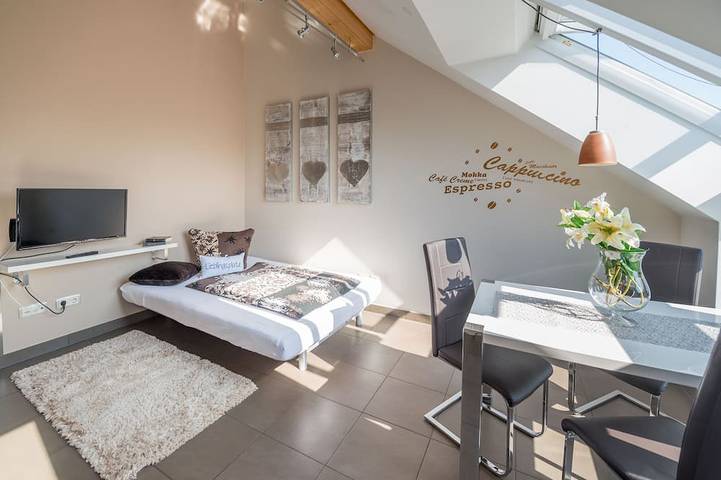 Ganze Wohnung, Traumhafte Schlaf-Suite \"Cappuccino\" zw. Altstadt Bensheim & Badesee + Parkplatz in Bensheim, Bergstraße
