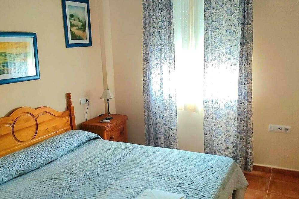 Apartamento entero, Apartamento cerca de la playa, con terraza y piscina (apta para mascotas) in Lepe, Costa de la Luz