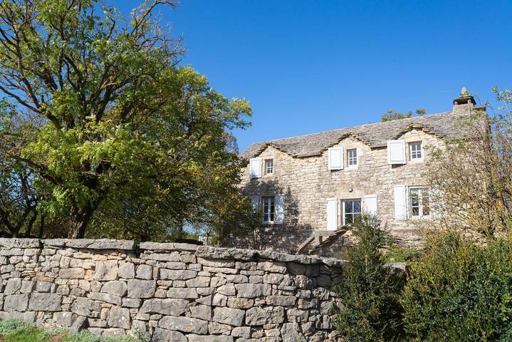 Gîte pour 6 personnes, avec jardin à Mas-Saint-Chély - 2