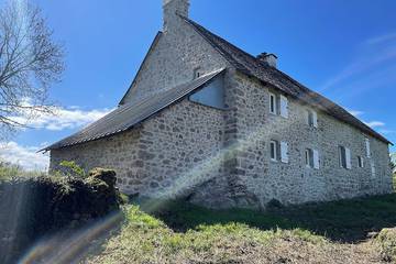Gîte pour 8 personnes, avec jardin à Vebret