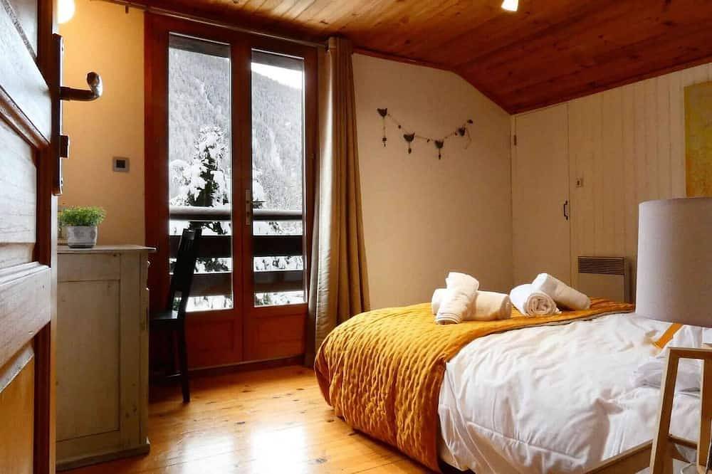 Chalet Falcon - Spacious Chalet with Hot Tub in Argentière, Chamonix-Mont-Blanc
