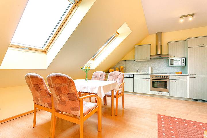 Ganze Ferienwohnung, Villa Josephine, Fewo Joshi in Kühlungsborn Weststrand, Kühlungsborn