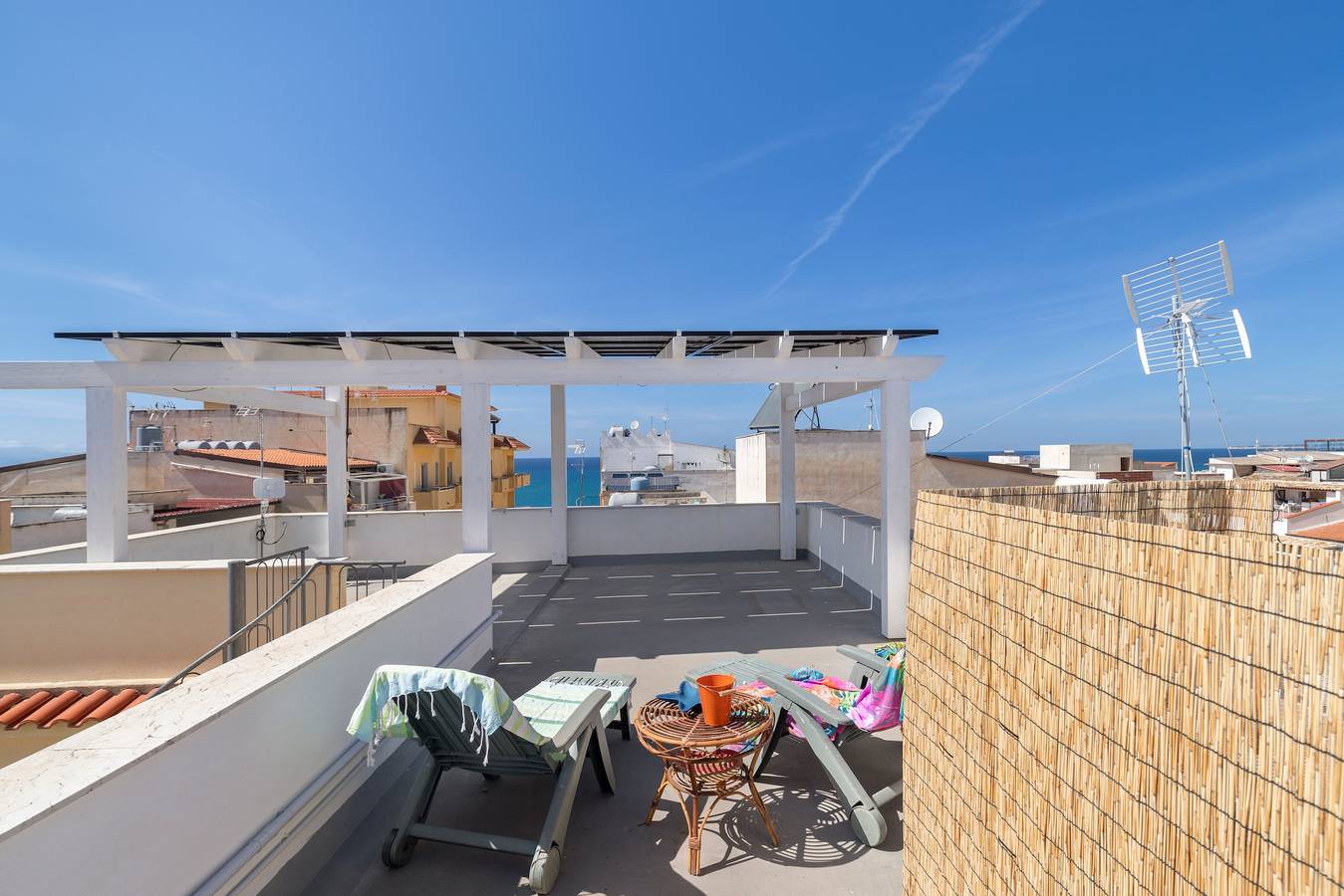 Casina di Marnie Apartment with Private Terrace and Wi-Fi in Balestrate, Palermo Province