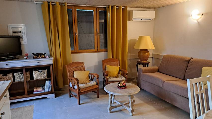 Gîte pour 2 personnes, avec terrasse et jardin dans l' Ain - 3