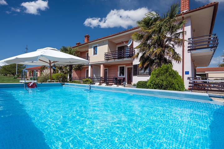 Appartement de vacances pour 6 personnes, avec piscine et balcon/terrasse - 1