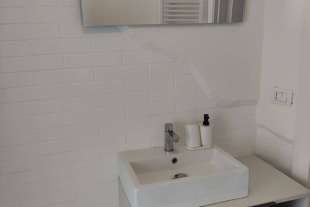 Ganze Wohnung, Deluxe room (2 adults + 1 child) in Badolato, Catanzaro Provinz