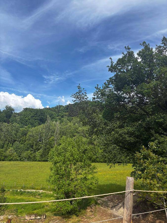 Gîte pour 2 personnes, avec Jacuzzi et Terrasse ainsi que Jardin et Vue à Lassouts - 2