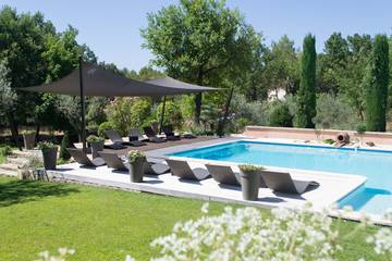 Cottage pour 4 personnes, avec jardin et piscine, animaux acceptés à Joucas