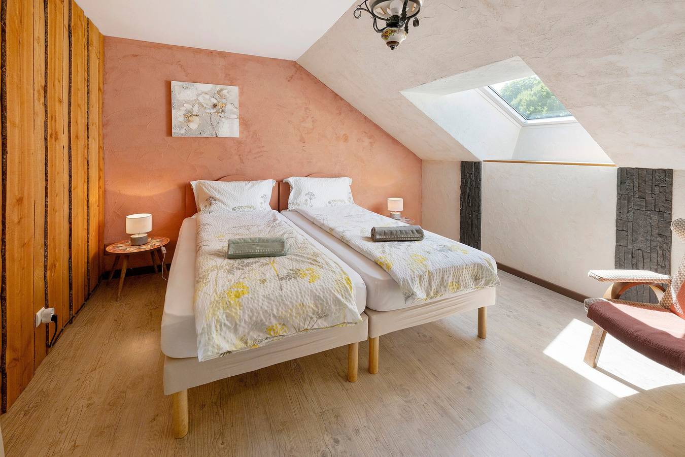 Chambre d’hôtes « Escargot des Bois - Suite Junior » avec piscine, terrasse et Wi-Fi in Igornay, Région d'Autun